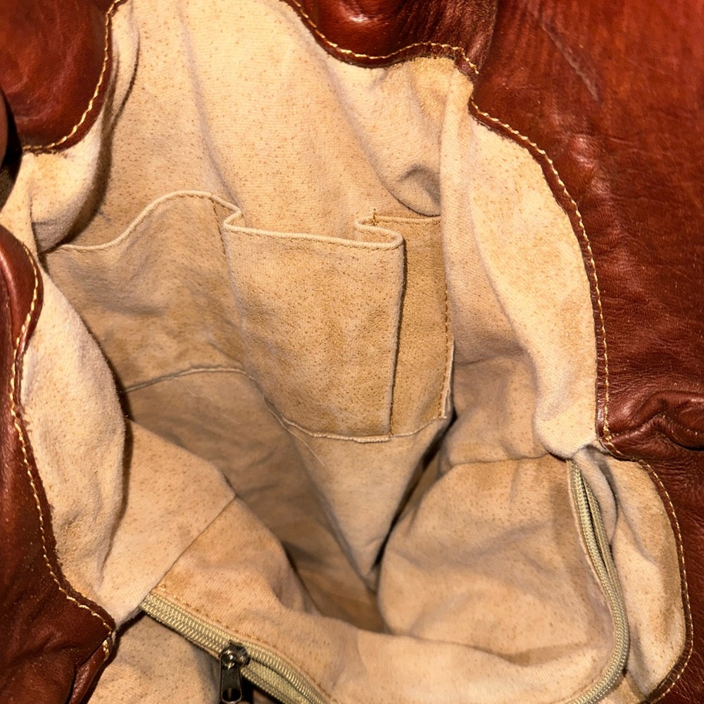 Elegant Brown Leather Shoulder Bag - Picture 5 of 9